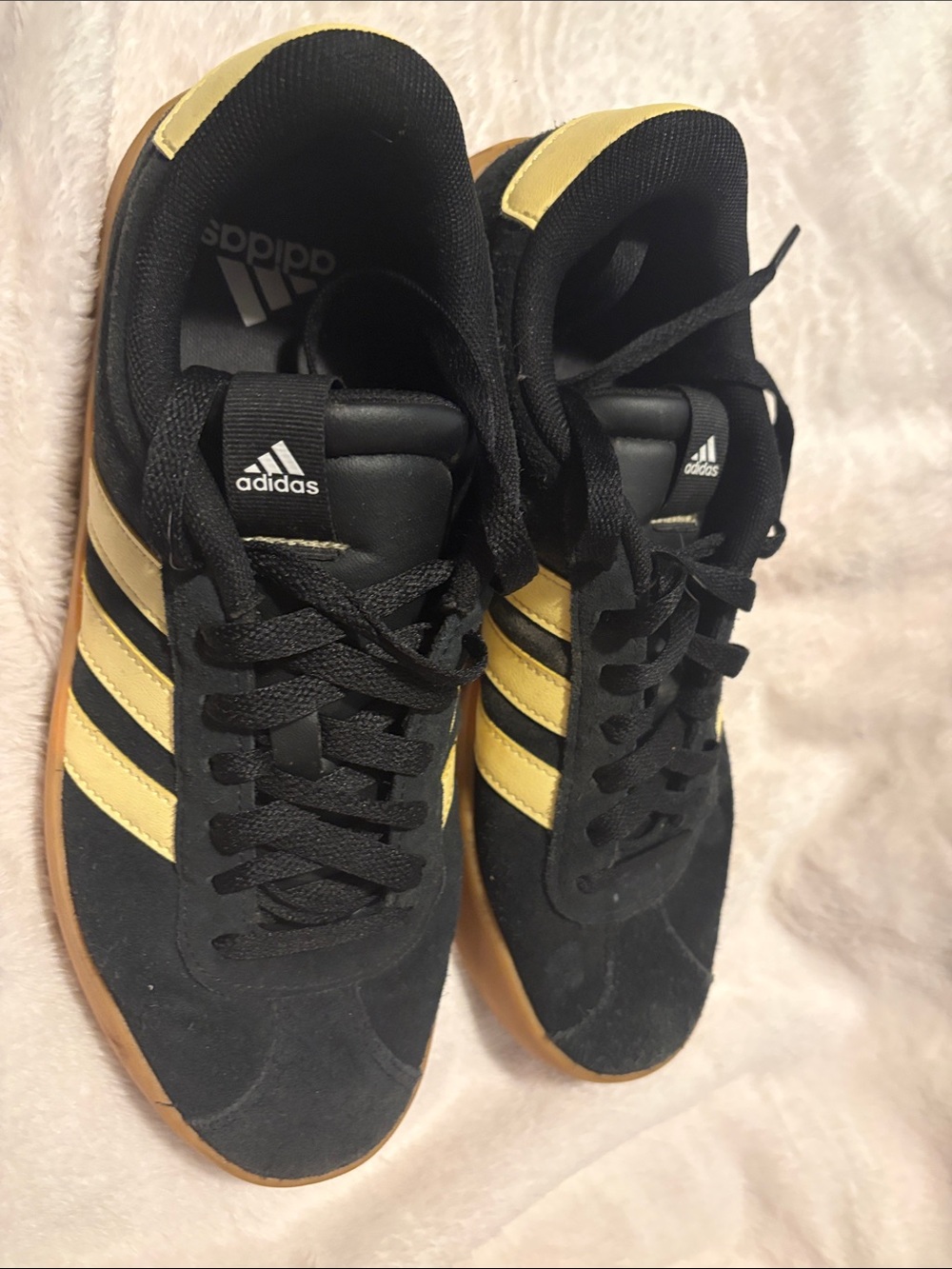 adidas Men's Black and Yellow Retro Casual Sneakers